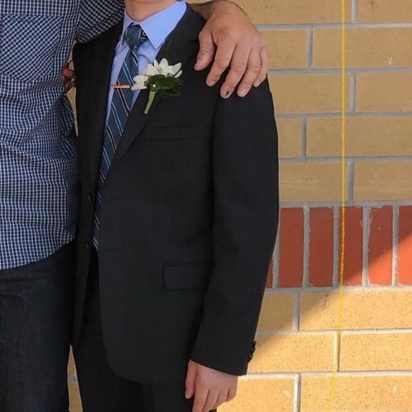 Michael Kors two-piece suit for boys - Picture 4 of 8